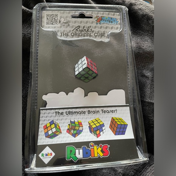NWT - World’s Smallest Toy Rubik’s Cube. Fully sealed, never opened. - Picture 2 of 2